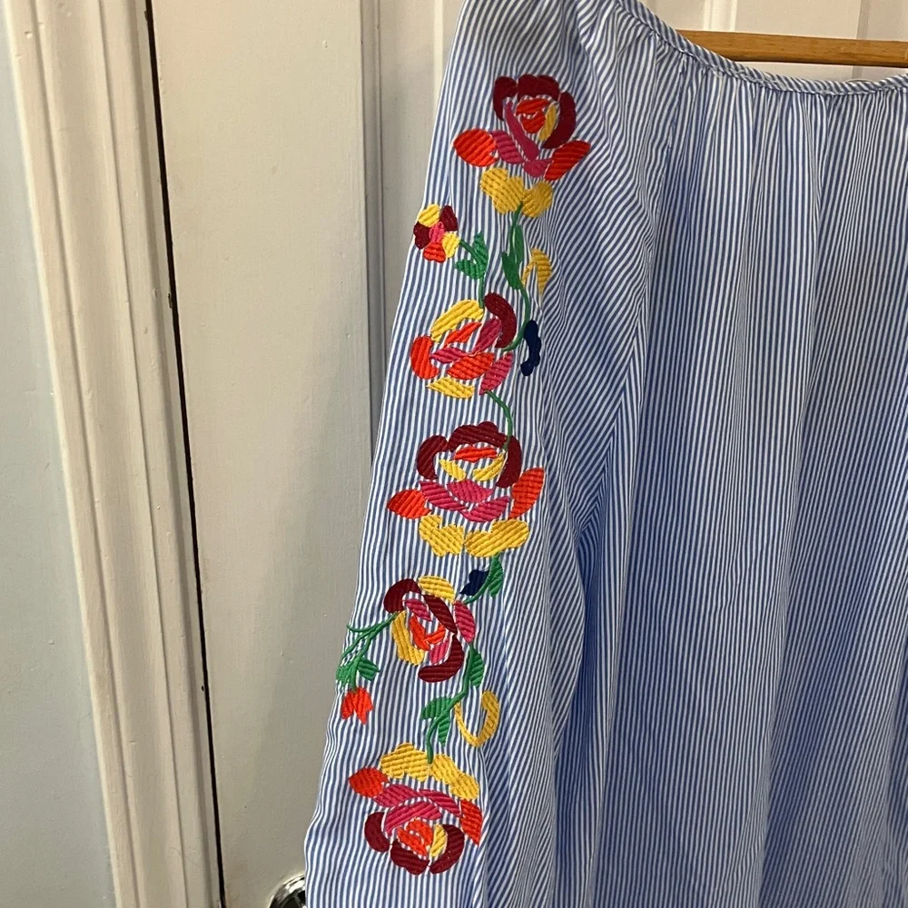 Embroidered floral white Blue Striped longsleeve Women's Top size L Artisan NY - Picture 10 of 14